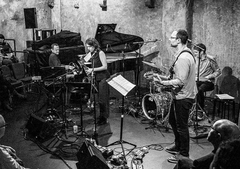 My Iris live - photo by John Cronin