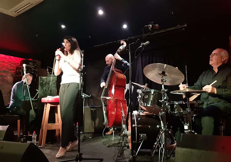 Sara Dowling and band (Photo by John Philip Murray)