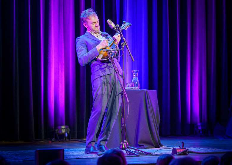 Chris Thile photo by Rene Jakobson