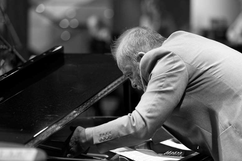 Steve Tromans at the piano - photo by Garry Corbett