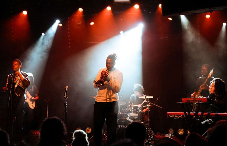 Ife Ogunjobi and band - photo by Charlotte Bonfré