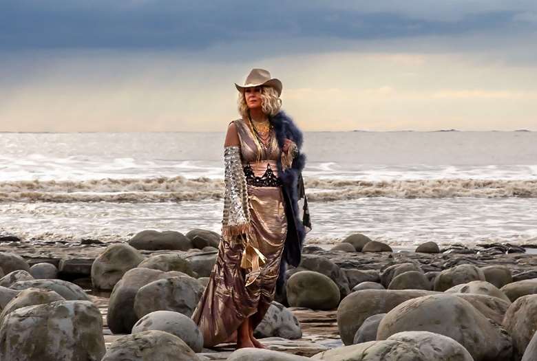Kim Cypher shares video for 'Where Time Goes'
